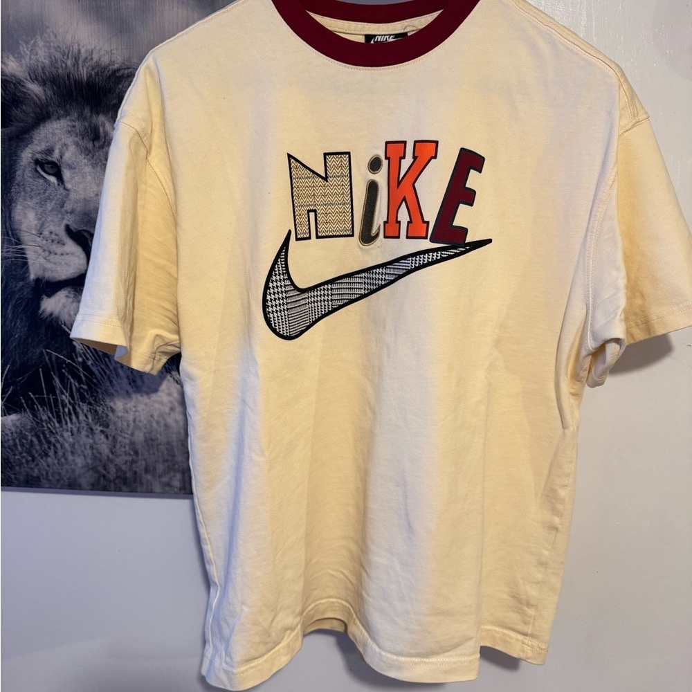 Nike Cream Graphic T-Shirt